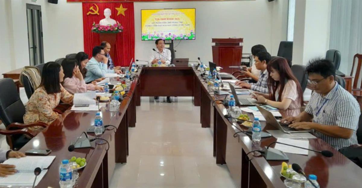 Khoa Lãnh đạo học và Chính sách công tổ chức tọa đàm khoa học với chủ đề “Lấy nhân dân làm trung tâm trong lãnh đạo khu vực công ở Việt Nam”