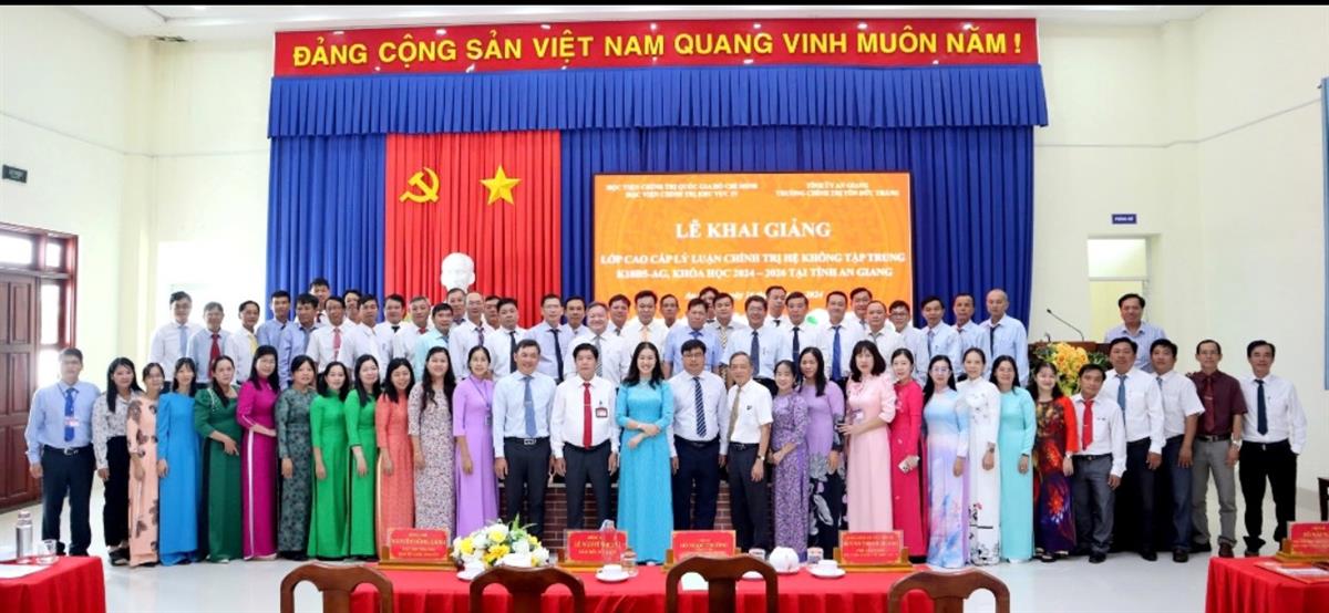 Khai giảng lớp Cao cấp LLCT hệ không tập trung K18B5-AG, khoá học 2024 - 2026 tại tỉnh An Giang