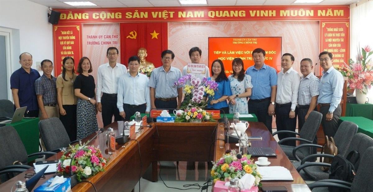 Học viện Chính trị khu vực IV thăm, chúc mừng các đơn vị hợp nhất, sáp nhập tại các tỉnh, thành phố vùng đồng bằng sông Cửu Long