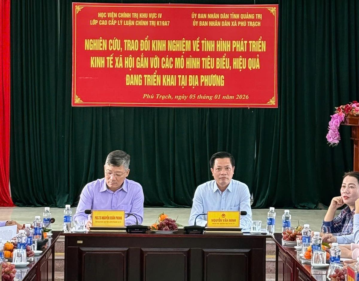 Gắn lý luận với thực tiễn - Hành trình học tập, tri ân và gắn kết tại miền Trung