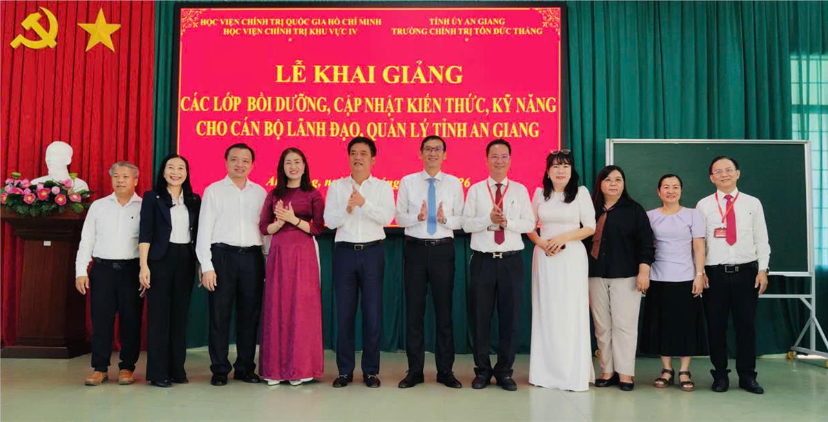 Khai giảng lớp Bồi dưỡng, cập nhật kiến thức, kỹ năng cho cán bộ lãnh đạo, quản lý tỉnh An Giang
